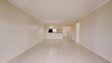 Beautifully 2 Bed/ 2 Bathroom apartment on the 4th floor, with a