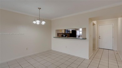 Beautifully 2 Bed/ 2 Bathroom apartment on the 4th floor, with a