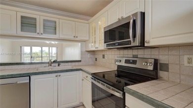 Beautifully 2 Bed/ 2 Bathroom apartment on the 4th floor, with a