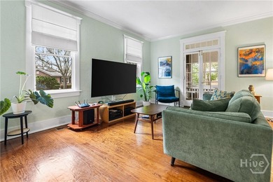 Built in 1923 with traditional craftsmanship, this classic - photo 3
