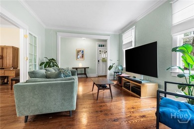 Built in 1923 with traditional craftsmanship, this classic - photo 4