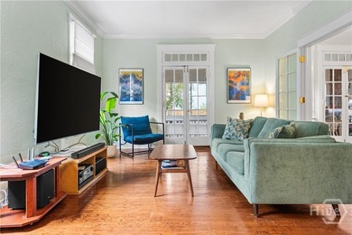 Built in 1923 with traditional craftsmanship, this classic - photo 6