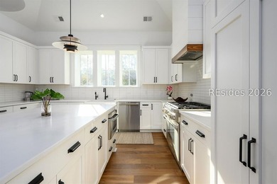 Enjoying expansive park views from its wide front porch, 139 - photo 11