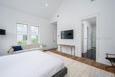 Enjoying expansive park views from its wide front porch, 139 - photo 19