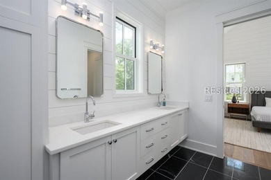 Enjoying expansive park views from its wide front porch, 139 - photo 20