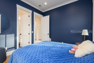 Enjoying expansive park views from its wide front porch, 139 - photo 25