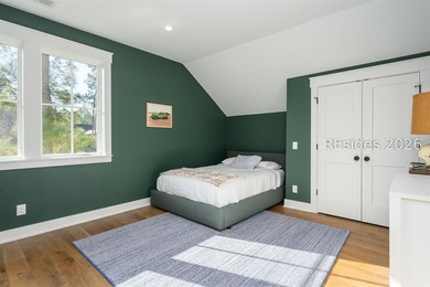 Enjoying expansive park views from its wide front porch, 139 - photo 33