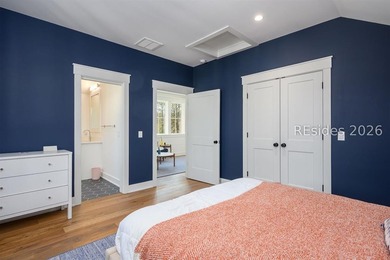 Enjoying expansive park views from its wide front porch, 139 - photo 37