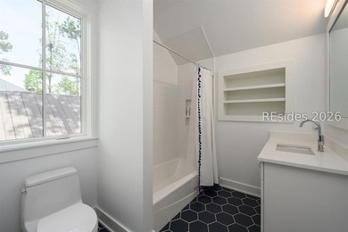Enjoying expansive park views from its wide front porch, 139 - photo 38
