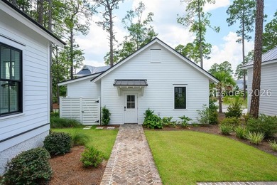 Enjoying expansive park views from its wide front porch, 139 - photo 40