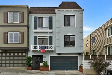 Move-in ready VACANT duplex in the highly desirable Central - photo 1
