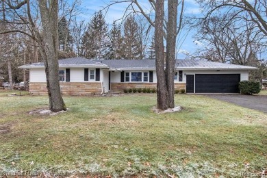 Long Lake - Oakland County Home For Sale in Commerce Twp Michigan