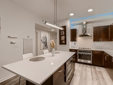 Great opportunity to own a 10th-floor, south-facing unit at - photo 2