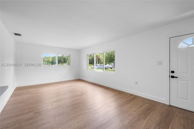 Fully renovated and move-in ready! This stunning 3-bedroom - photo 6