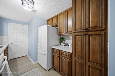 **Back on the market due to the buyer losing financing right - photo 10