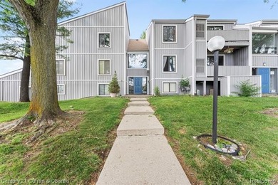 Discover an exceptional lifestyle opportunity at 9601 Bayview DR - photo 1