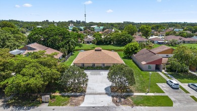 Lake Wellington Home For Sale in Wellington Florida