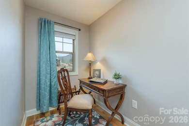 Charming and Spacious, 3 Bed/3 Bath Craftsman Home in Beautiful - photo 23