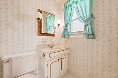 Welcome home to this well-maintained Pensacola property, ideally - photo 32