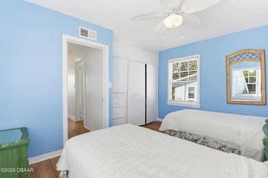 Beautifully renovated 3-bedroom, 2-bath home just one block from - photo 33
