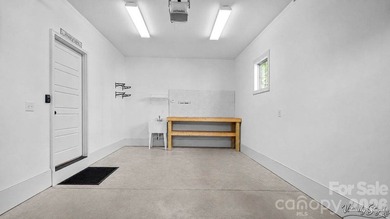 Charming and Spacious, 3 Bed/3 Bath Craftsman Home in Beautiful - photo 34