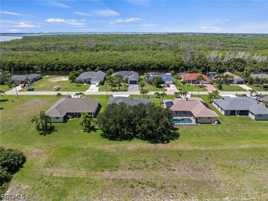 Welcome home to this beautiful turnkey 4-bedroom, 2-bath home - photo 43