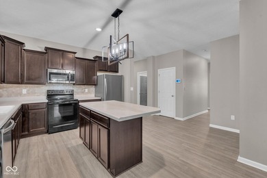 Welcome home to this beautifully maintained 4 bed, 2 bath ranch - photo 15