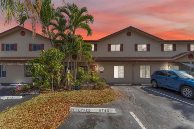 Lake Townhome/Townhouse For Sale in Sunrise, Florida
