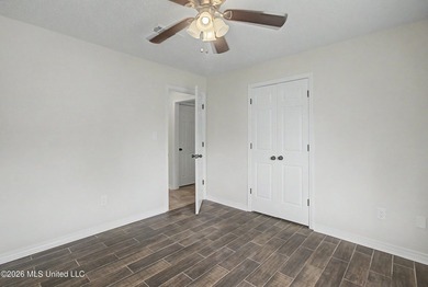 Welcome to your own private retreat in the highly desirable - photo 21