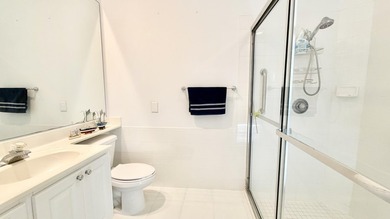 Beautifully maintained Oakmont model offering 3 bedrooms, 2 - photo 21