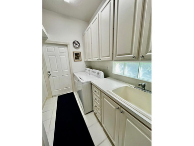 Beautifully maintained Oakmont model offering 3 bedrooms, 2 - photo 26