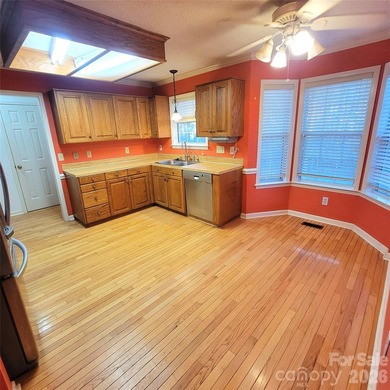 **PRICE REDUCED $100,000 FOR QUICK CLOSING!**Highly sought after - photo 8