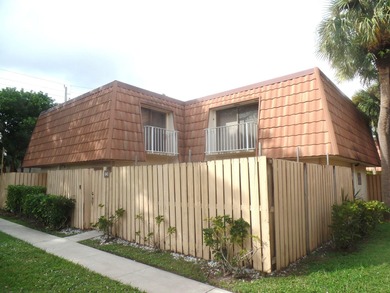 (private lake, pond, coastal) Townhome/Townhouse For Sale in West Palm Beach Florida