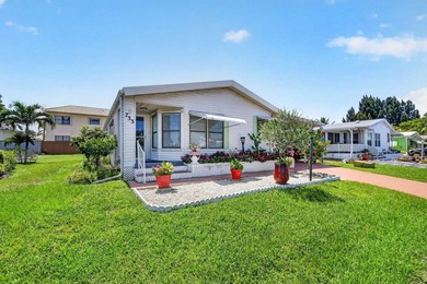 Welcome to this beautifully maintained and move-in ready - photo 3