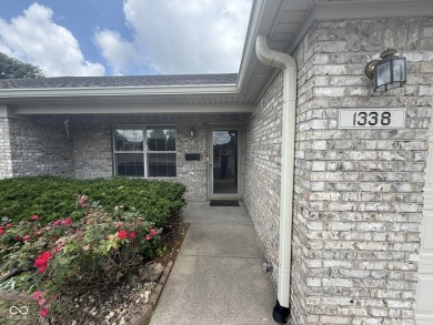 WHISPERING PONDS - This open concept 1,126 square foot duplex