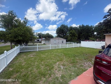 Exceptional opportunity to own a versatile 3-bedroom, 3-bath - photo 3