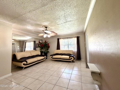 Exceptional opportunity to own a versatile 3-bedroom, 3-bath - photo 7