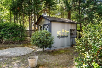 This charming brick home sits in a cul-de-sac on a quiet street - photo 20