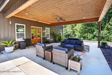 Welcome to this stunning 4 bedroom, 3 bathroom barndominium - photo 5