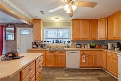 Nestled at the 8 MM in Buck Creek Cove, this lakefront retreat - photo 13