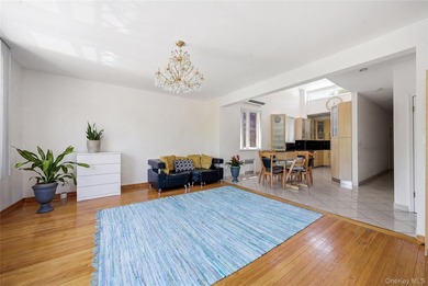 WELCOME TO THIS BRIGHT AND MOVE-IN READY 4 BEDROOM, 2 BATHROOM - photo 18