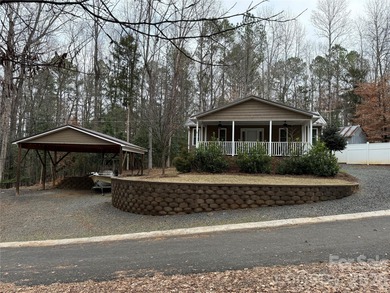 Lake Tillery Home For Sale in Mount Gilead North Carolina