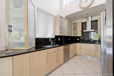 WELCOME TO THIS BRIGHT AND MOVE-IN READY 4 BEDROOM, 2 BATHROOM - photo 23