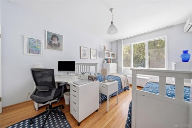 WELCOME TO THIS BRIGHT AND MOVE-IN READY 4 BEDROOM, 2 BATHROOM - photo 29