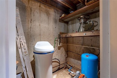 Nestled at the 8 MM in Buck Creek Cove, this lakefront retreat - photo 30