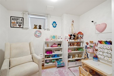 WELCOME TO THIS BRIGHT AND MOVE-IN READY 4 BEDROOM, 2 BATHROOM - photo 34