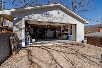 Nestled at the 8 MM in Buck Creek Cove, this lakefront retreat - photo 35