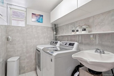WELCOME TO THIS BRIGHT AND MOVE-IN READY 4 BEDROOM, 2 BATHROOM - photo 37