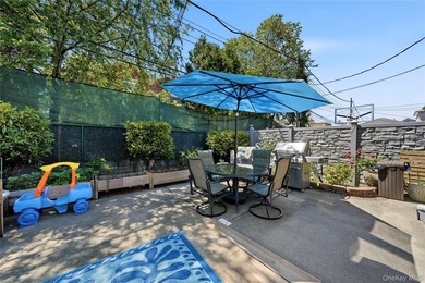 WELCOME TO THIS BRIGHT AND MOVE-IN READY 4 BEDROOM, 2 BATHROOM - photo 40