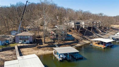 Nestled at the 8 MM in Buck Creek Cove, this lakefront retreat - photo 47